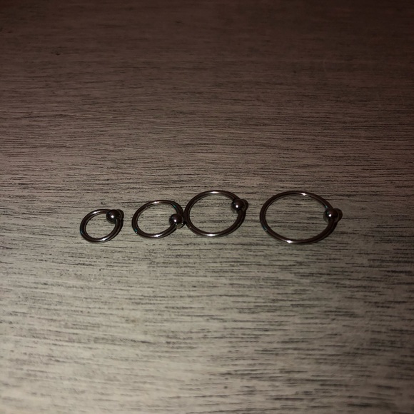 Jewelry - 18 Gauge Captive Bead hoops